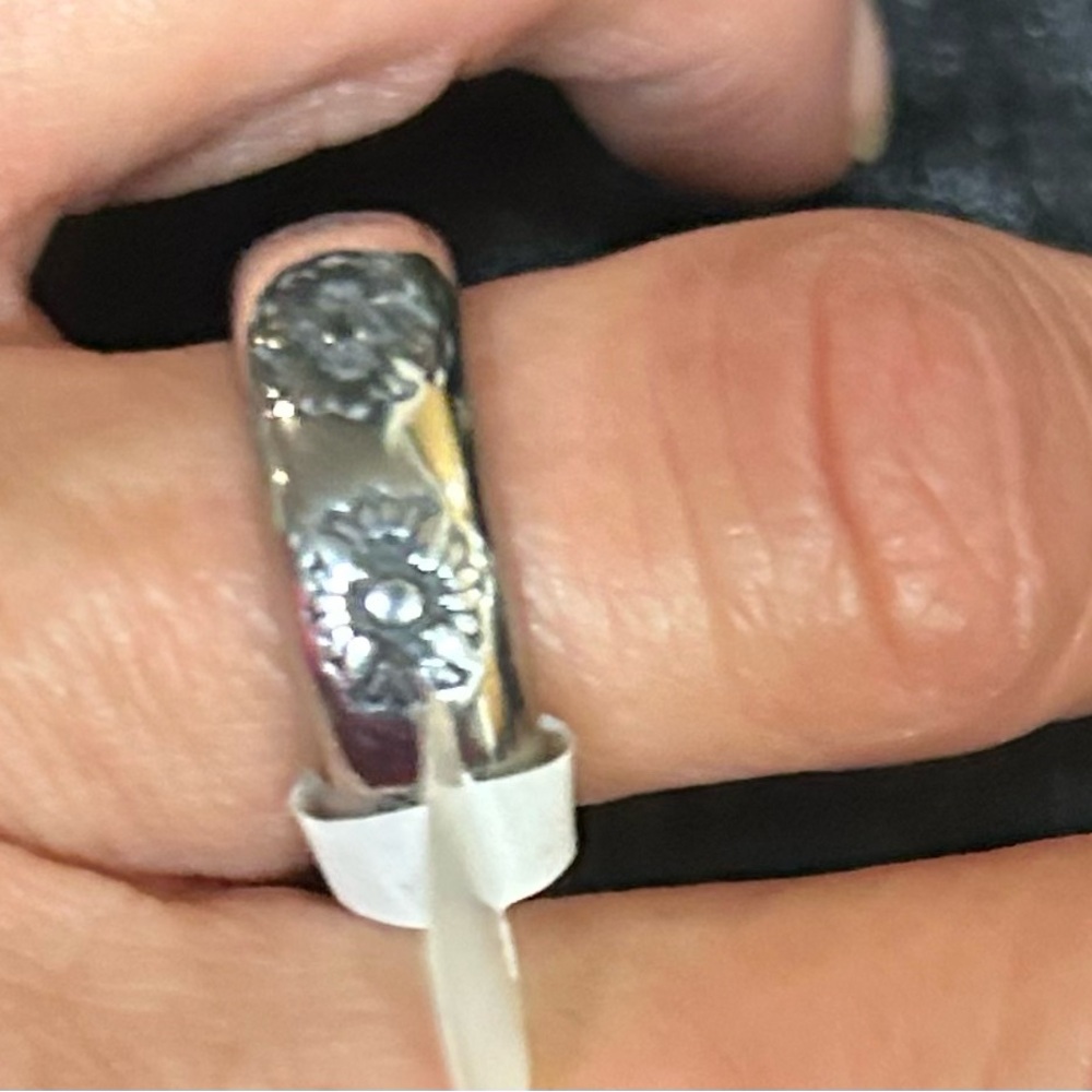 Silver ring chrome hearts style size 8 - Picture 2 of 4